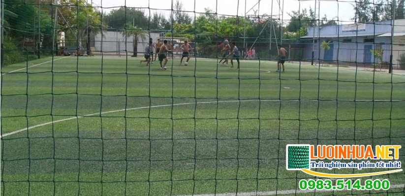 Vai trò của lưới chắn sân bóng đá