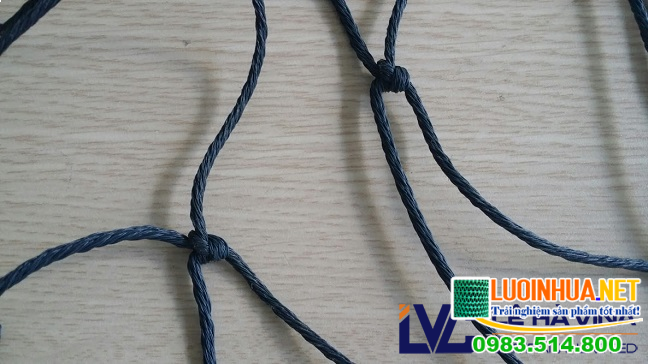 Anh Tùng muốn mua lưới sân bóng